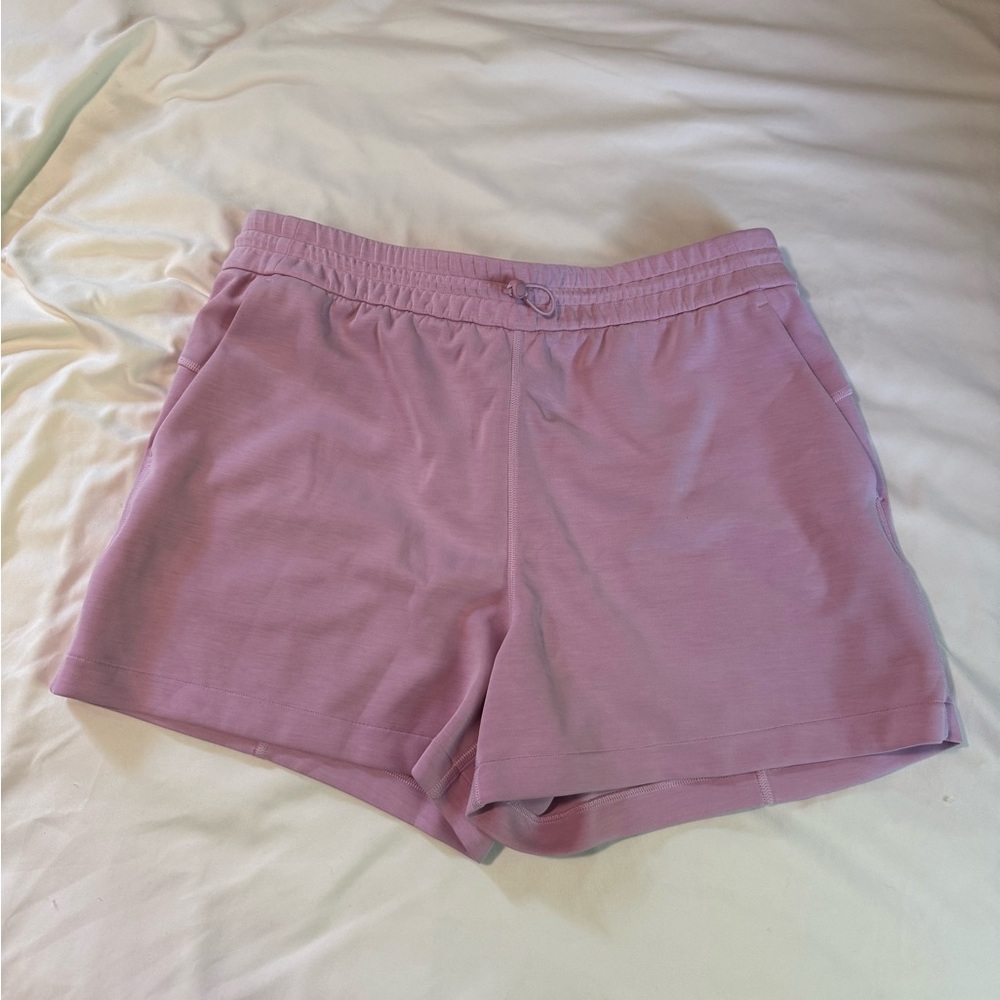 Lululemon soft stream shorts 4”